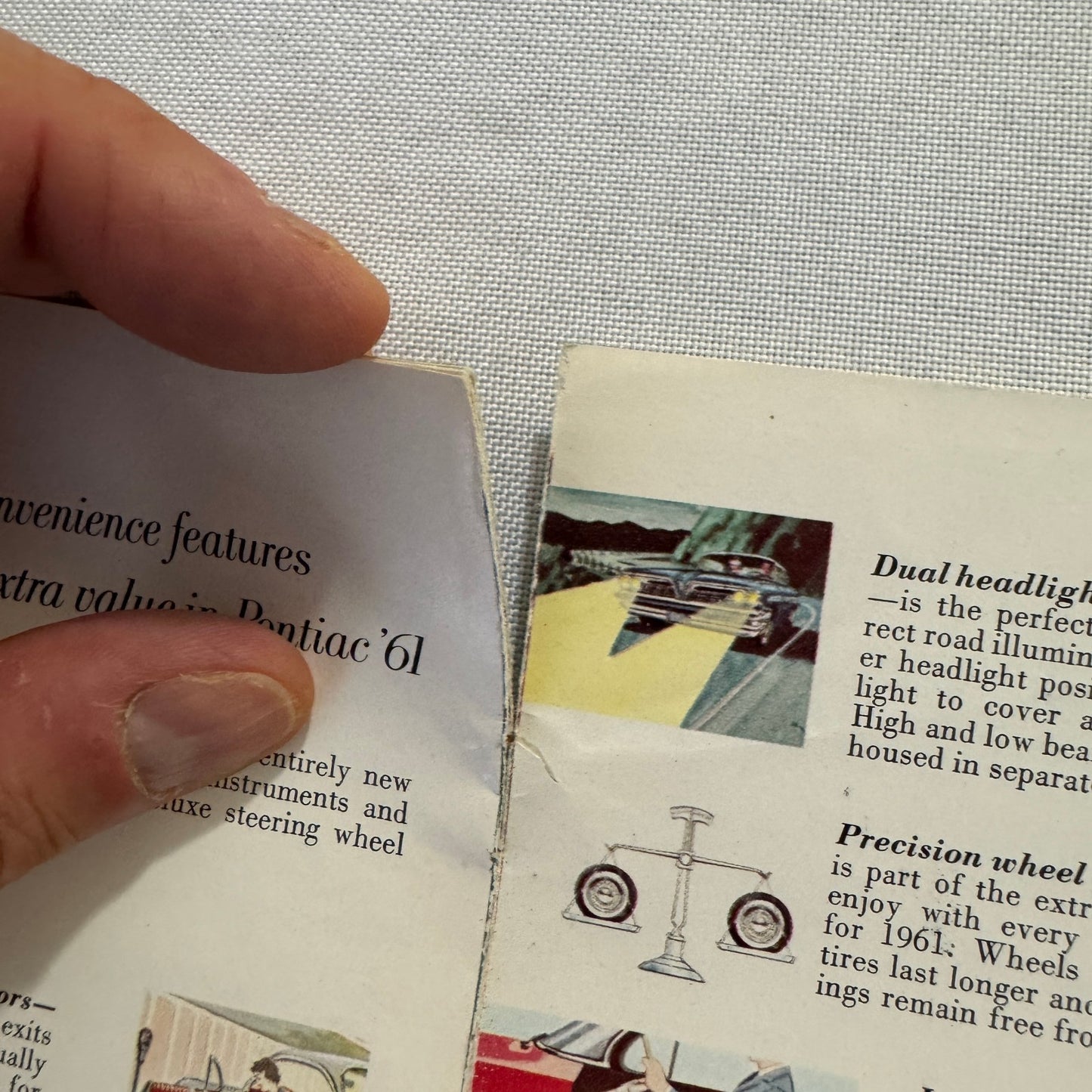 1961 Pontiac Sales Brochure Parisienne Laurentian Strato Chief Canadian Catalog