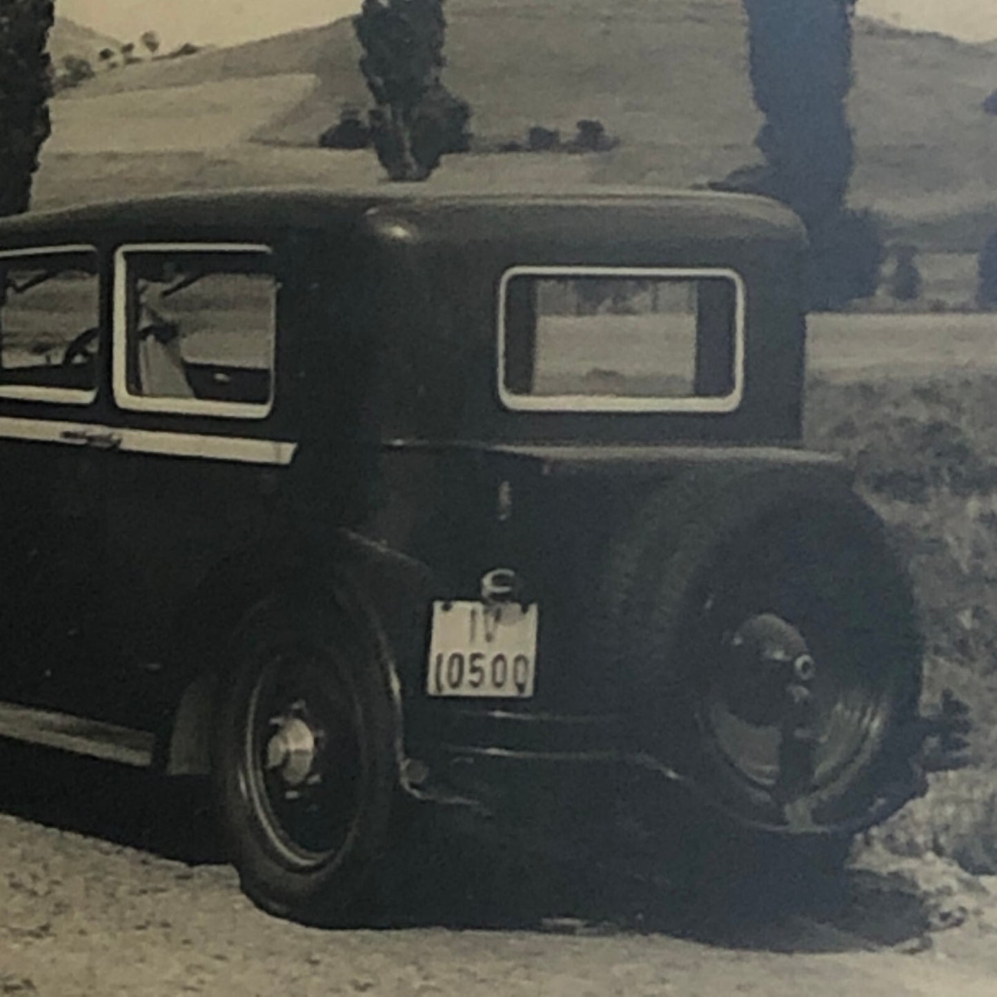 Vintage Photo Photograph Couple Car Automobile Man Woman Tag AL22SM2