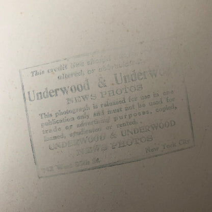 Press Photo Photograph Brewery Vat Tank with Workers Beer Underwood & Underwood