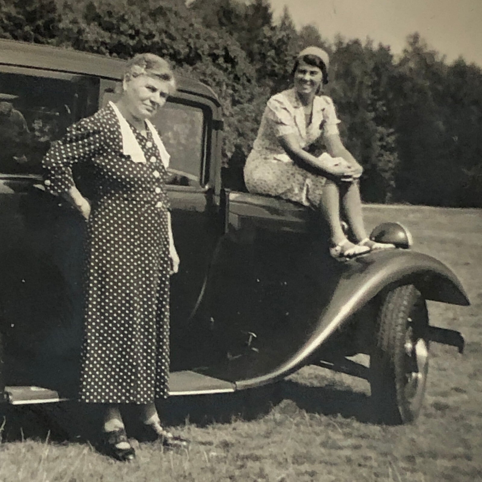 Vintage Photo Photograph Women with Car Automobile  - Tag AL22SM2