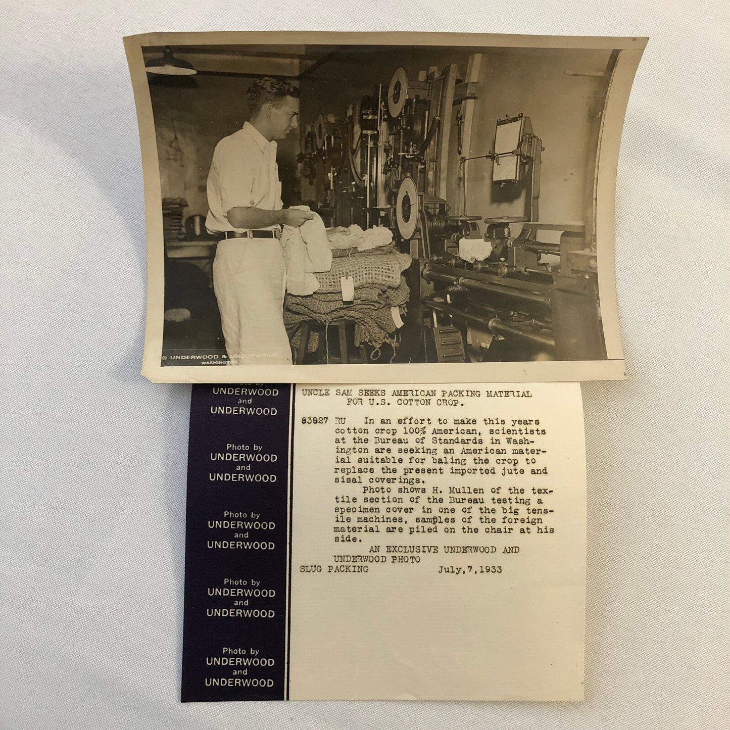 Press Photograph Photo Testing Made in America Cotton Packaging 1933 Underwood