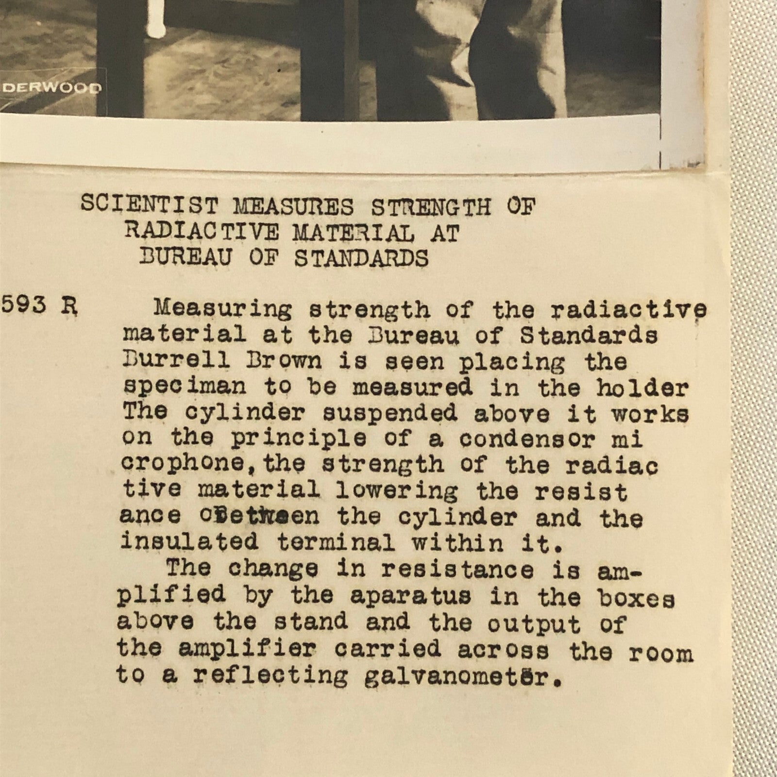 Press Photograph Photo Measuring Radioactive Material Bureau of Standards