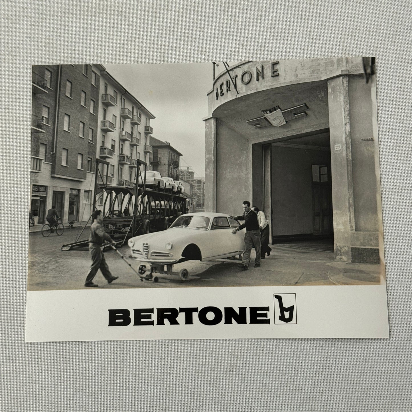 Bertone Bella Concept Car Press Kit Alfa Romeo 166 1999 Geneva Motor Show