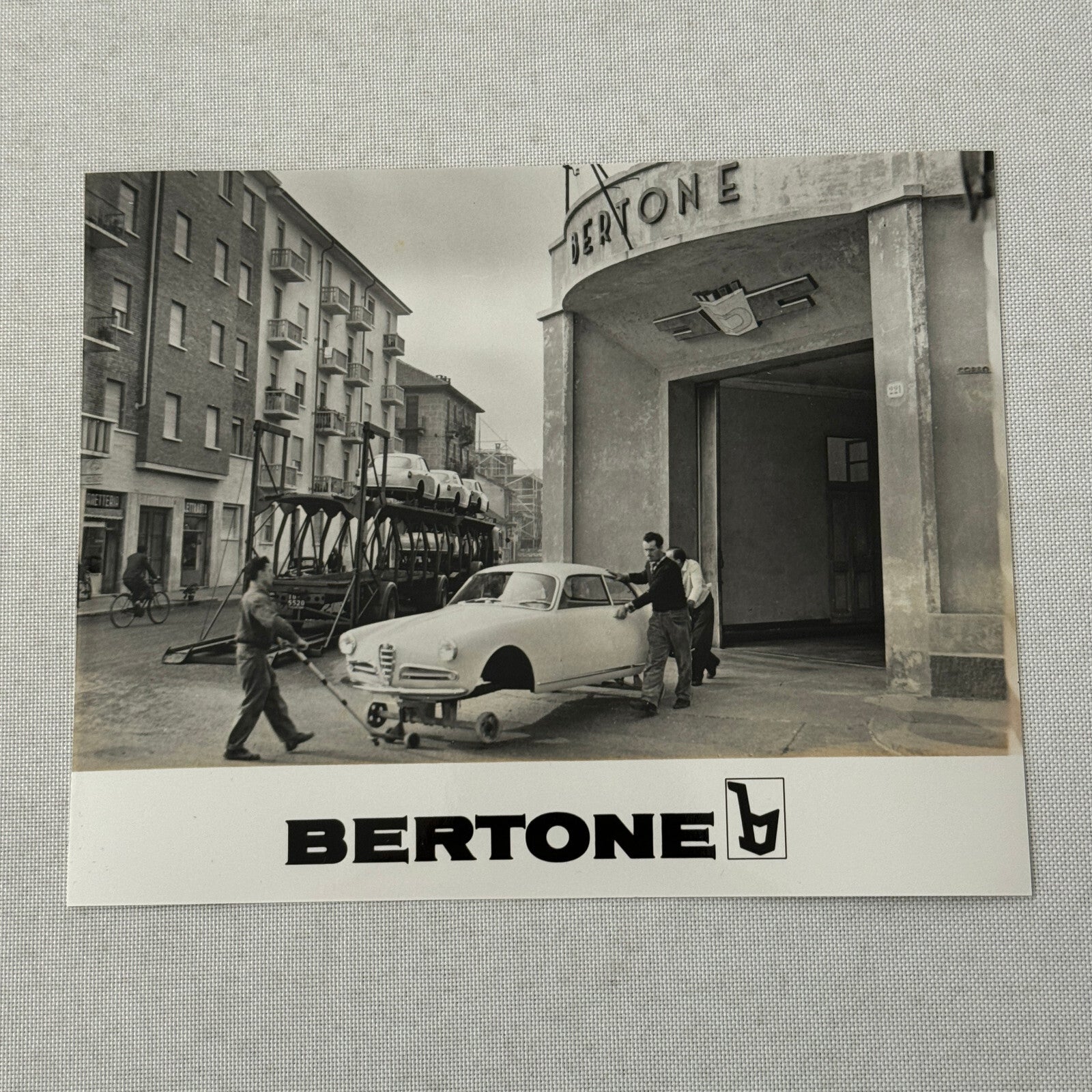 Bertone Bella Concept Car Press Kit Alfa Romeo 166 1999 Geneva Motor Show