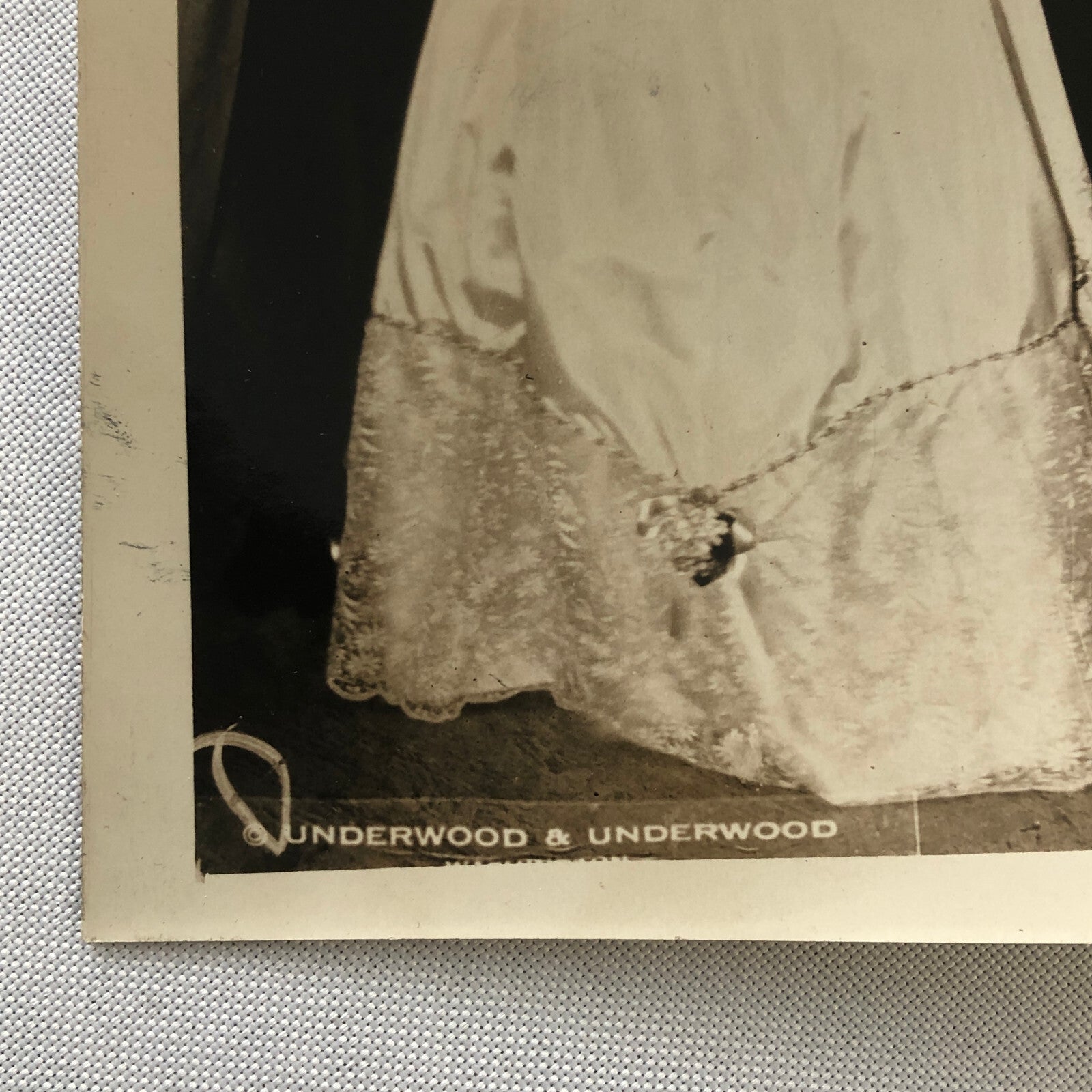 Vintage Press Photo Photograph Couple in Masks Masquerade Party Underwood Photo