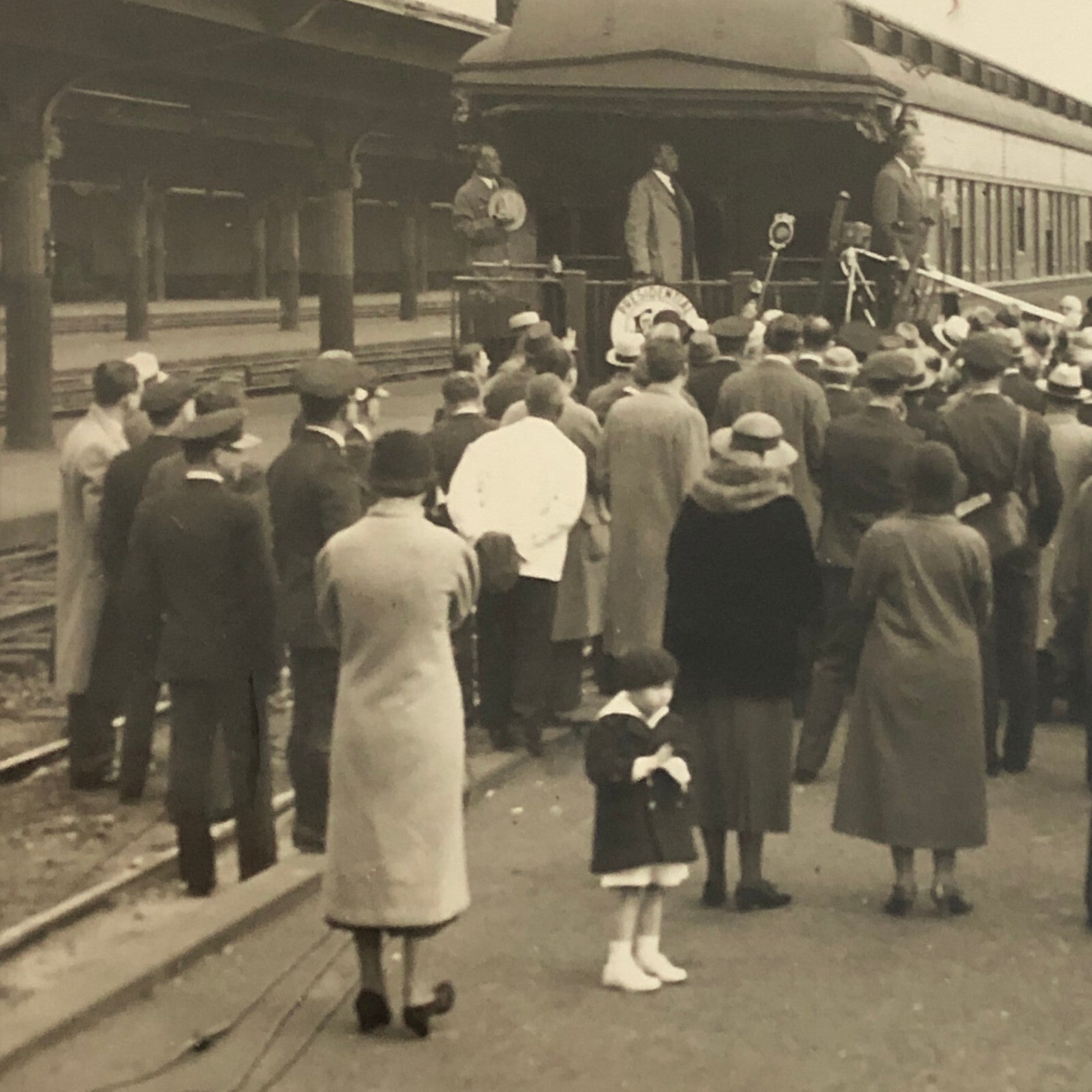 Press Photo Photograph President Franklin Roosevelt Speech from Train Crowd