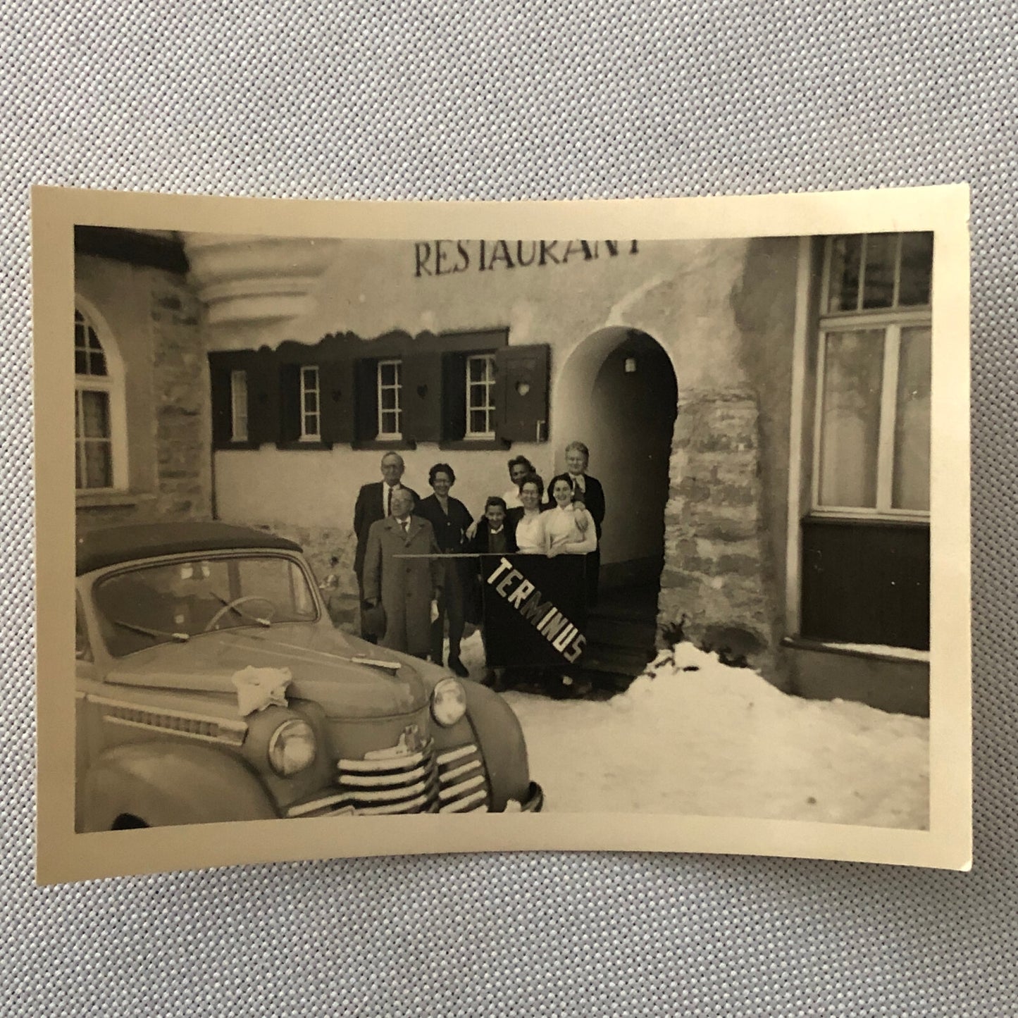 Vintage Photo Photograph Snapshot People Car Autombile Restaurant AL22SM2