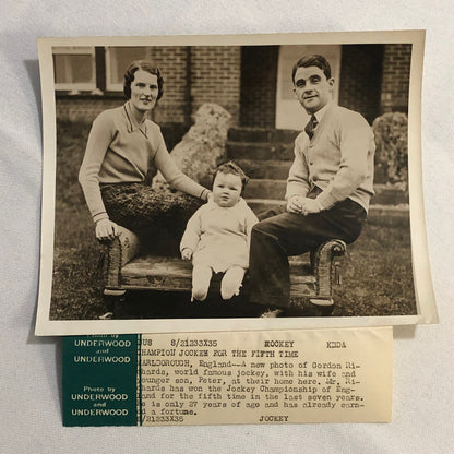 Press Photo Photograph Horse Racing Jockey Gordon Richards with Family