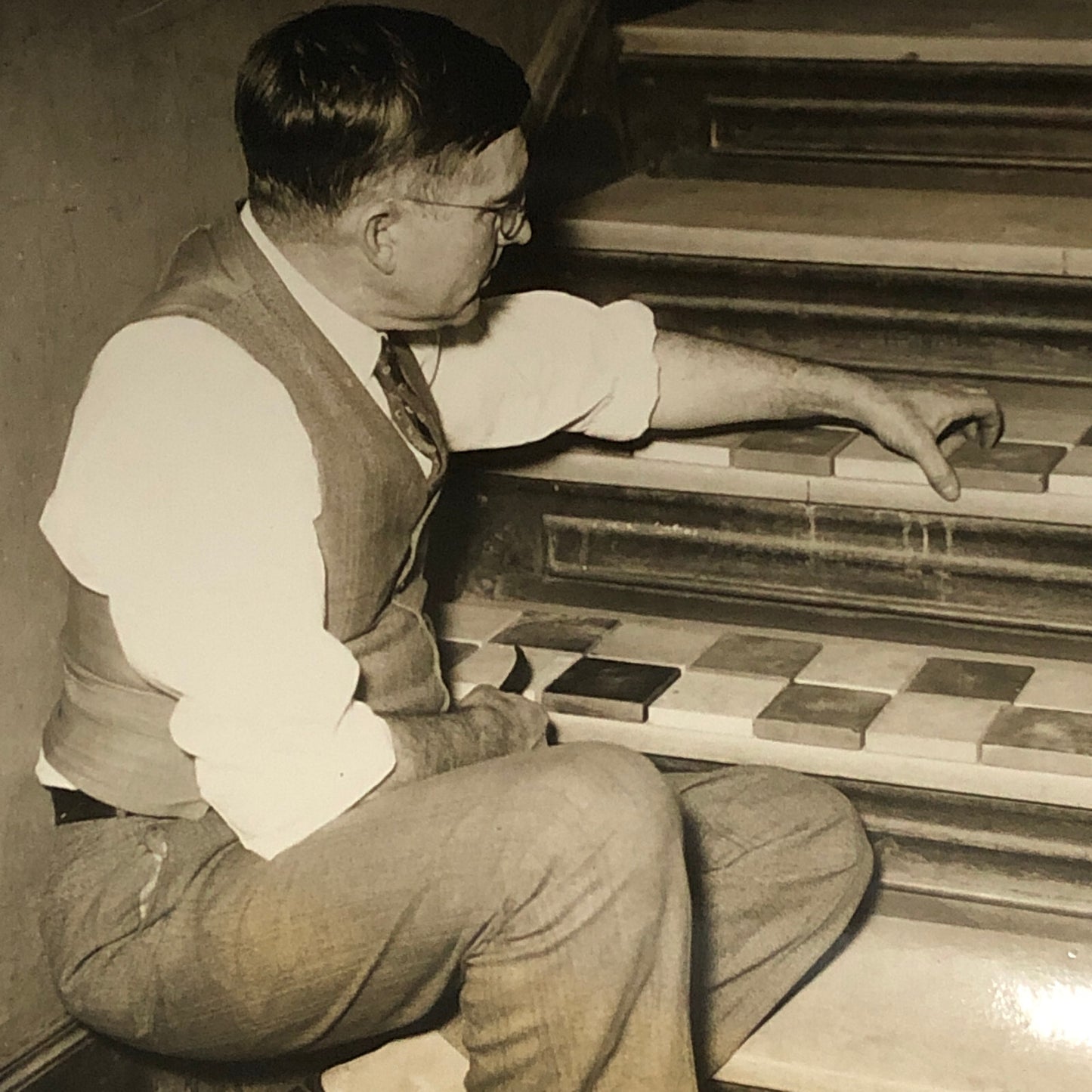 Press Photo Photograph Lot Man Making and Installing Tiles 1930s Underwood Photo