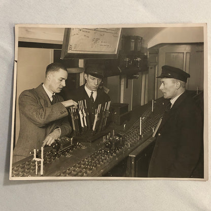 Press Photo Photograph Train Railway Signalman Training Equipment 1934 London