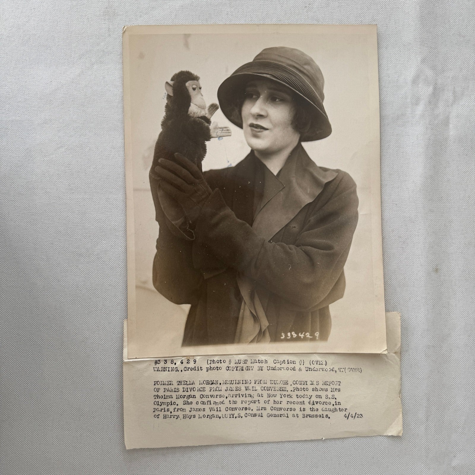 Vintage Press Photo Photograph 1923 Woman with Steiff Jocko Monkey Puppet