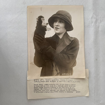 Vintage Press Photo Photograph 1923 Woman with Steiff Jocko Monkey Puppet