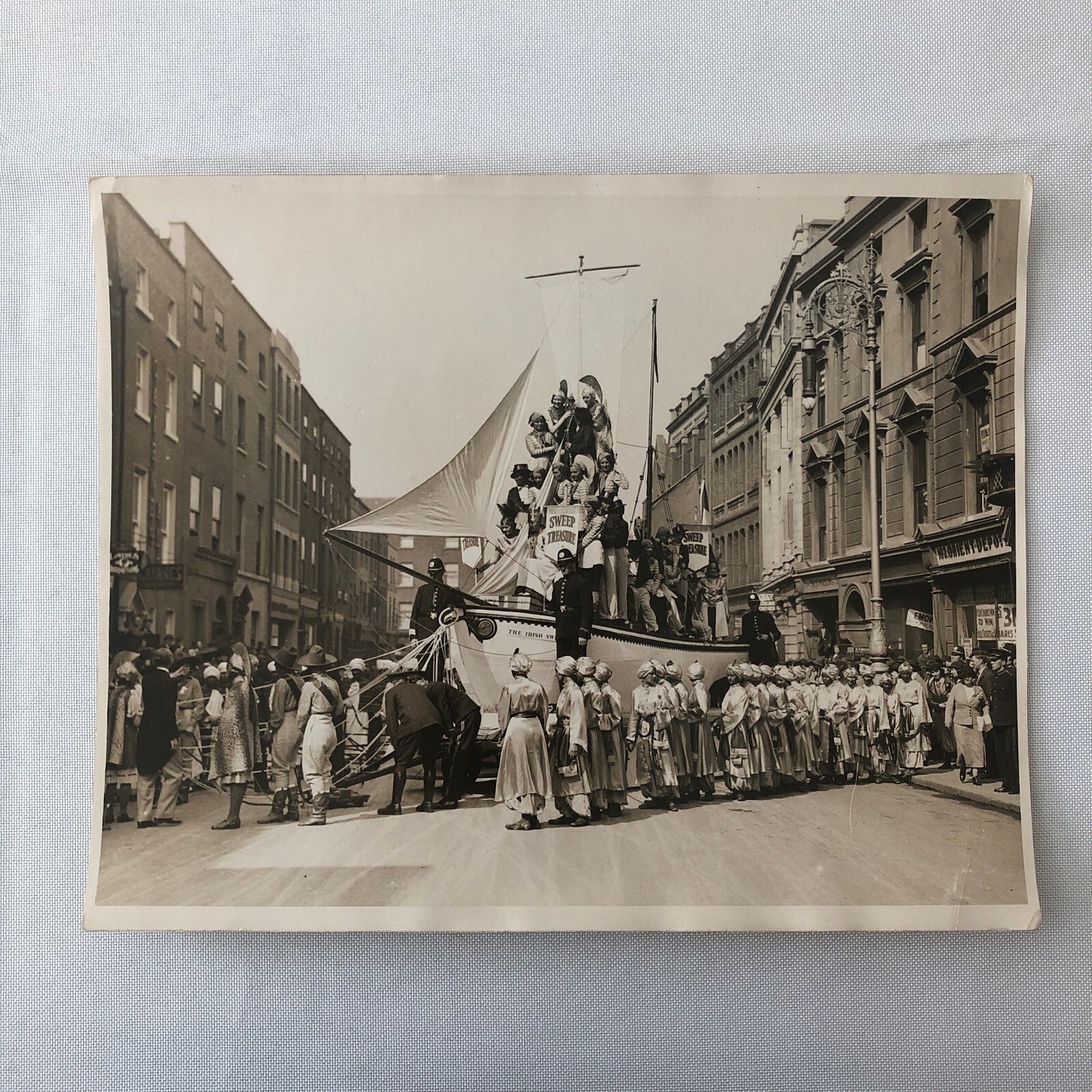 Vintage Press Photo Photograph Irish Sweepstakes Draw Parade Float 1934 London