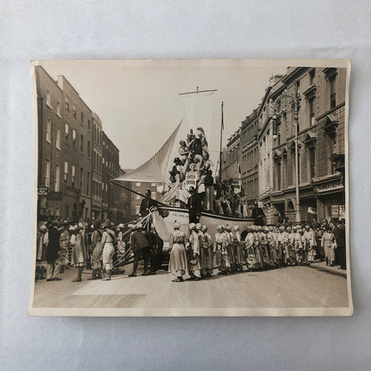 Vintage Press Photo Photograph Irish Sweepstakes Draw Parade Float 1934 London