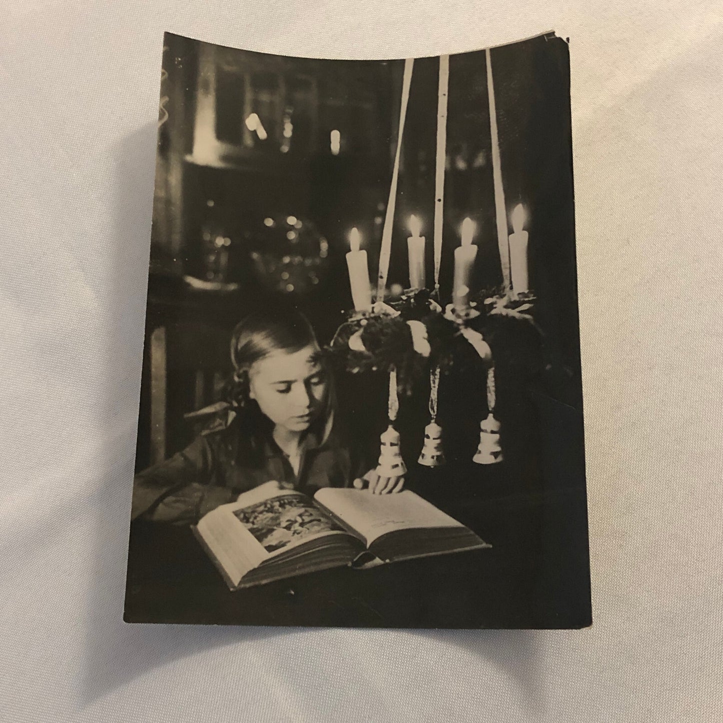 Press Photo Photograph Young Girl Reading Bible Catholic Religious 1920s