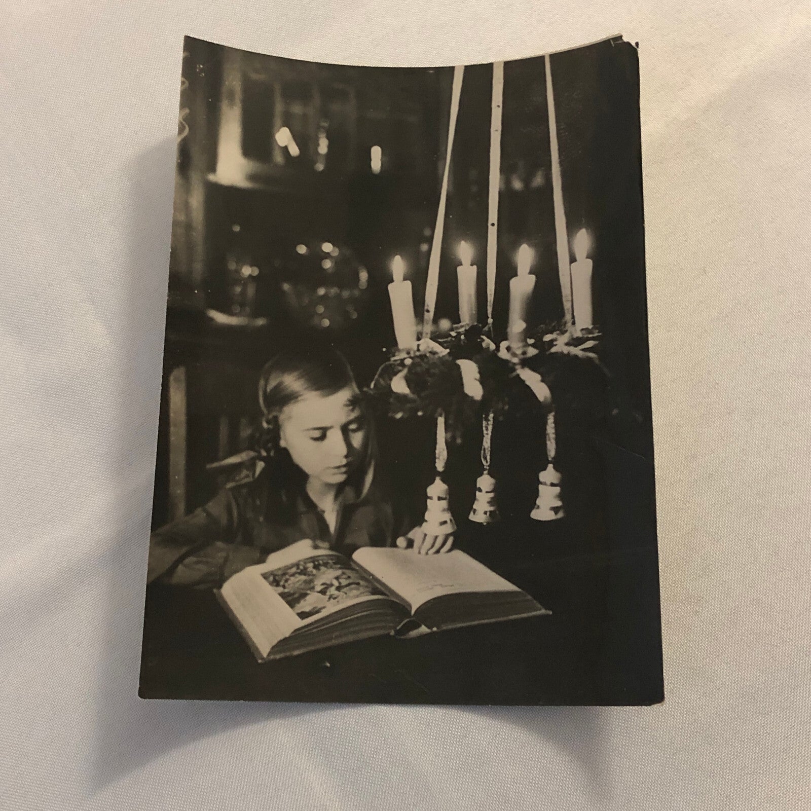Press Photo Photograph Young Girl Reading Bible Catholic Religious 1920s