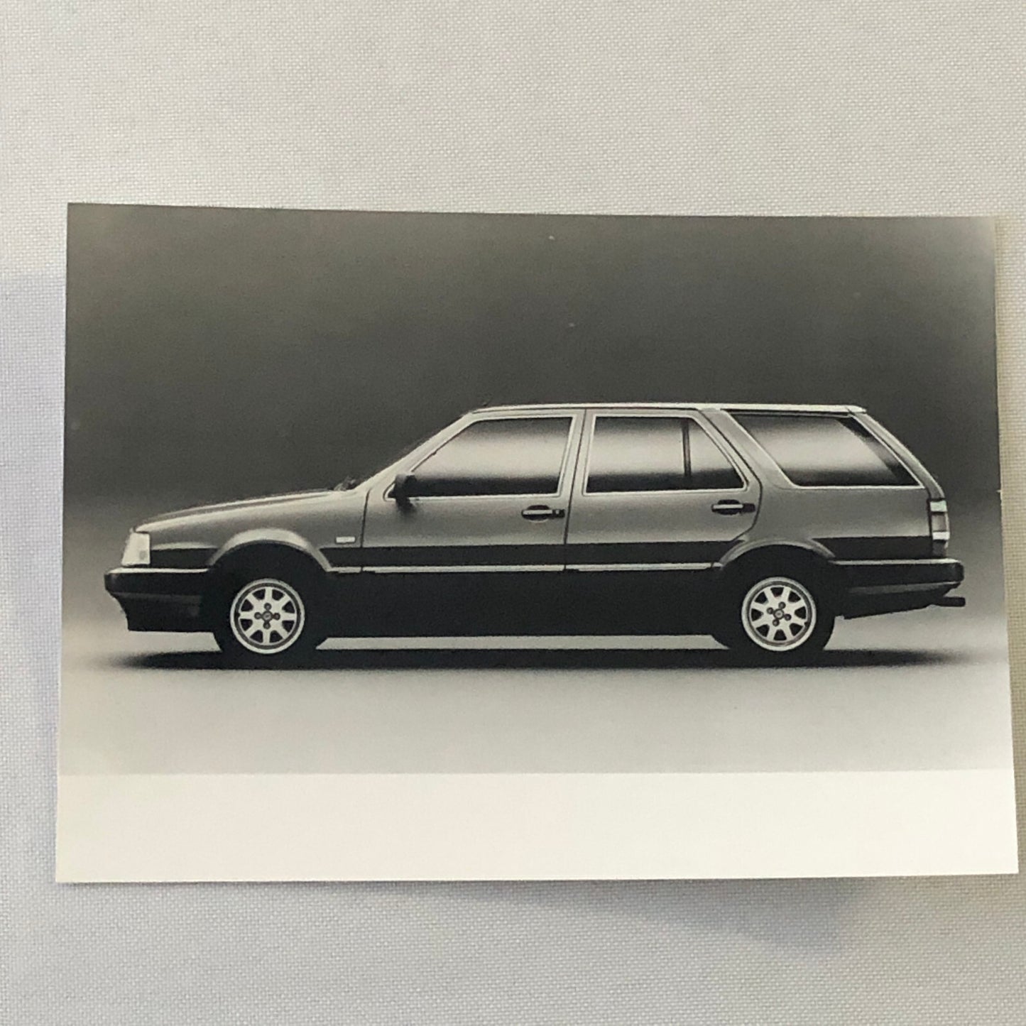 1988 Pininfarina Press Kit Ferrari F40 Lancia Thema Wagon Cadillac Allante