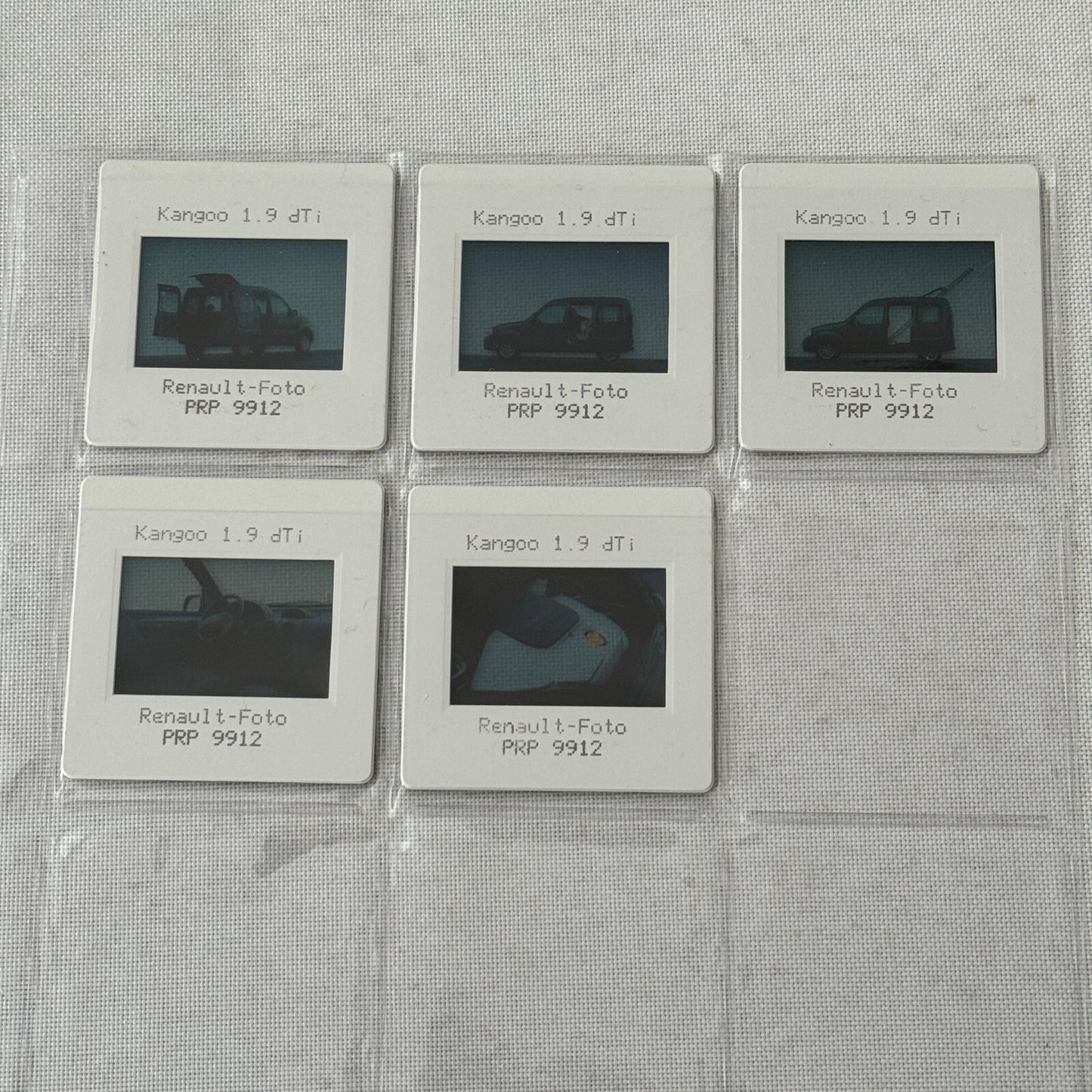 2000 Renault Kangaroo Press Kit with 35mm Photo Slides German Text European