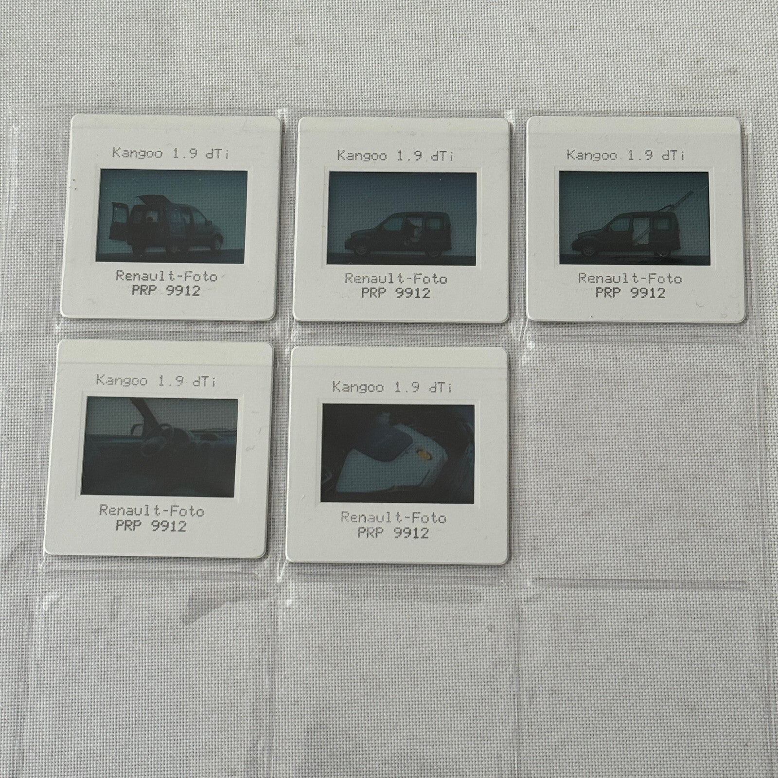 2000 Renault Kangaroo Press Kit with 35mm Photo Slides German Text European