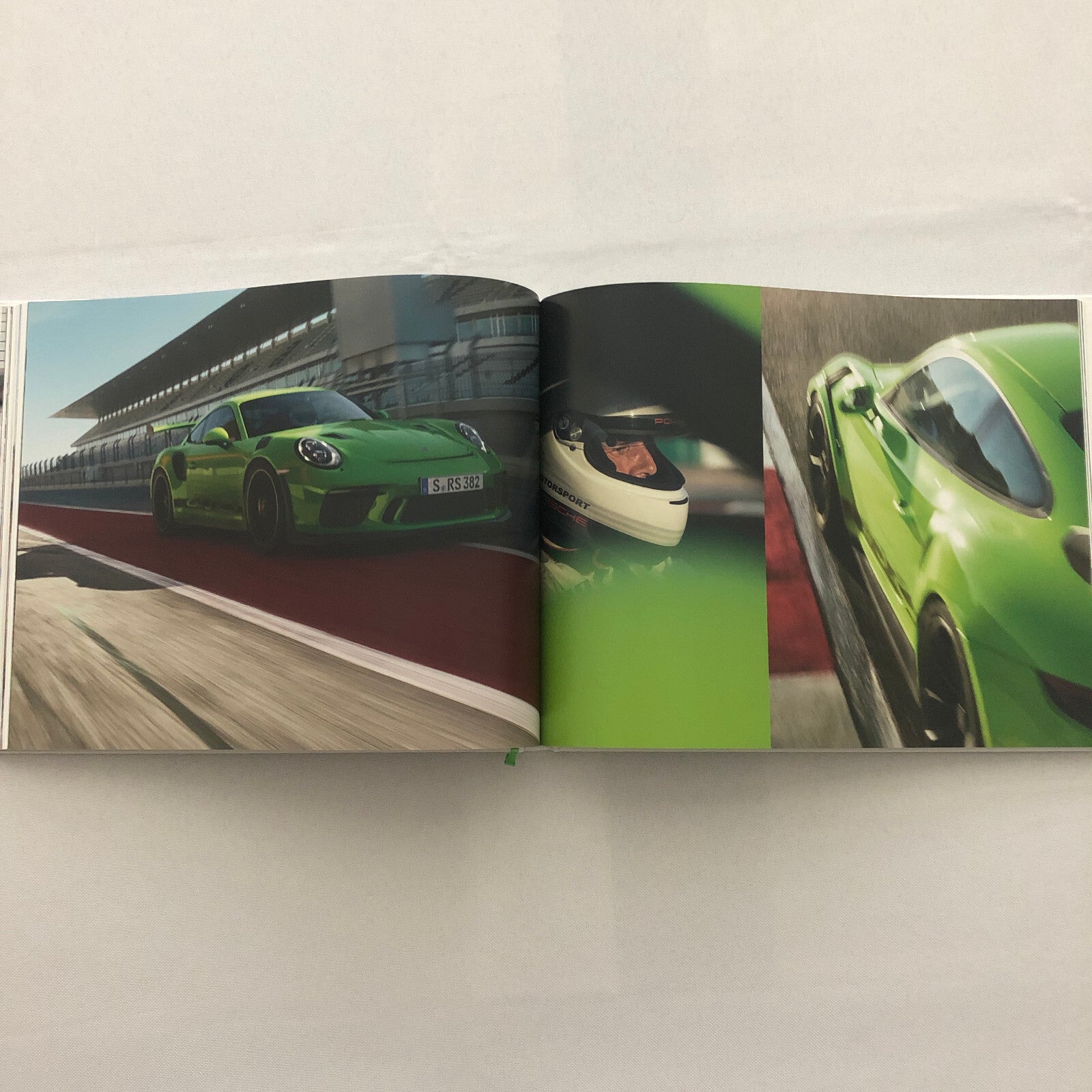 Porsche 911 GT3 RS Sales Brochure Catalog Hardbound Book Porsche GT3RS GERMAN