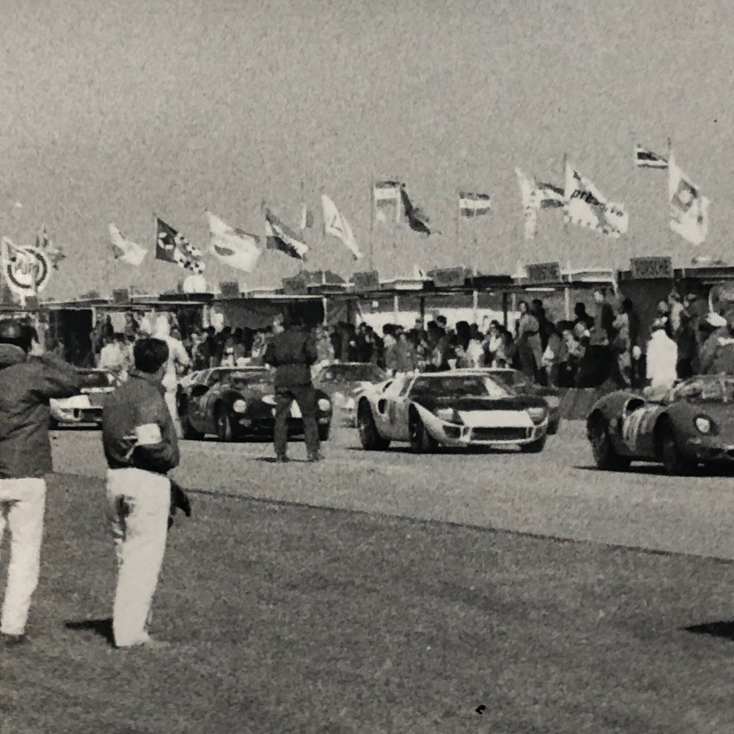 1966 Daytona Porsche Werkfoto Racing Factory Photo Photograph Ford GT + 
