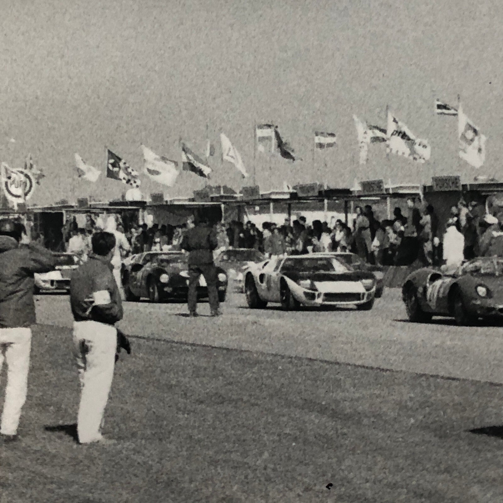 1966 Daytona Porsche Werkfoto Racing Factory Photo Photograph Ford GT + 