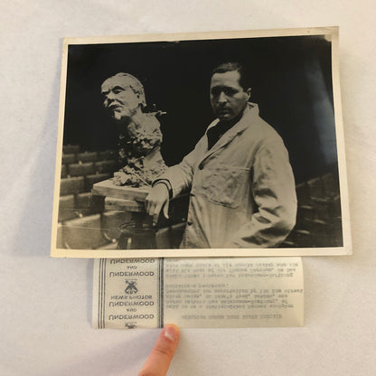Press Photo Photograph German Sculptor Deported Britain Baron Von Ledermann
