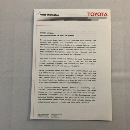1989 Toyota Truck Press Kit with Photos Liteace Hiace Hilux Model F GERMAN Text