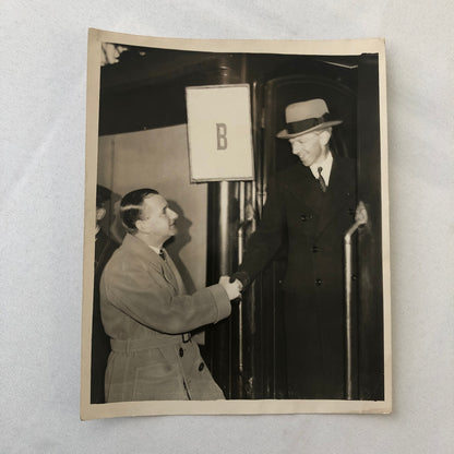 Press Photo Photograph 1933 Movie Film Executive Leaves on Cruise