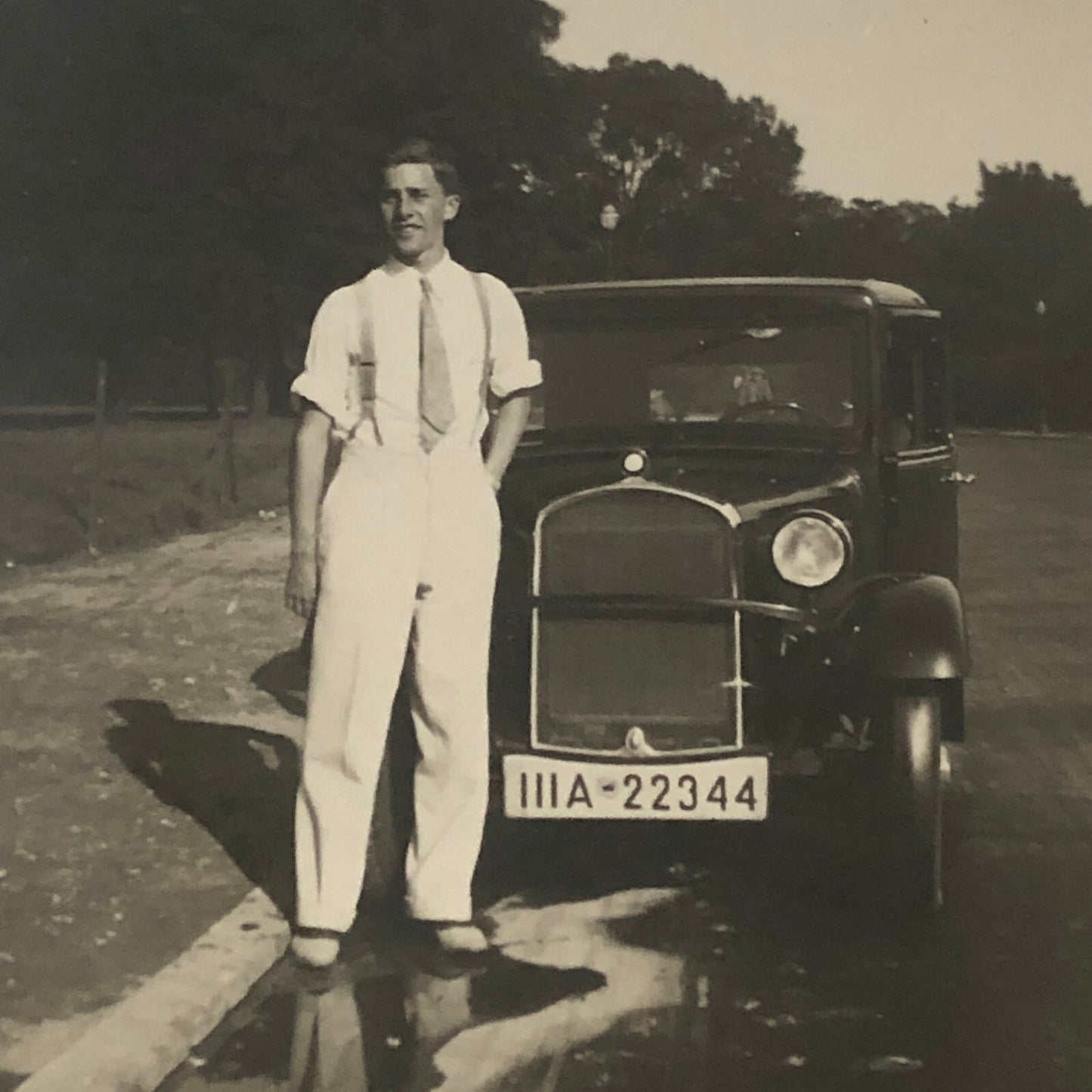 Vintage Photo Photograph Men with Antique Car Automobile 1933 Paris AL22SM1