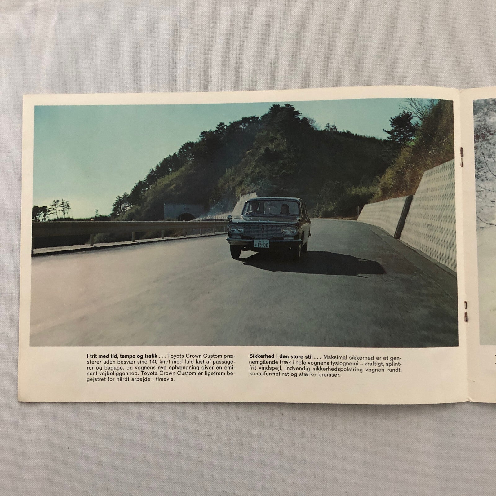 Vintage Toyota Crown Station Wagon Car Sales Brochure Catalog DANISH TEXT
