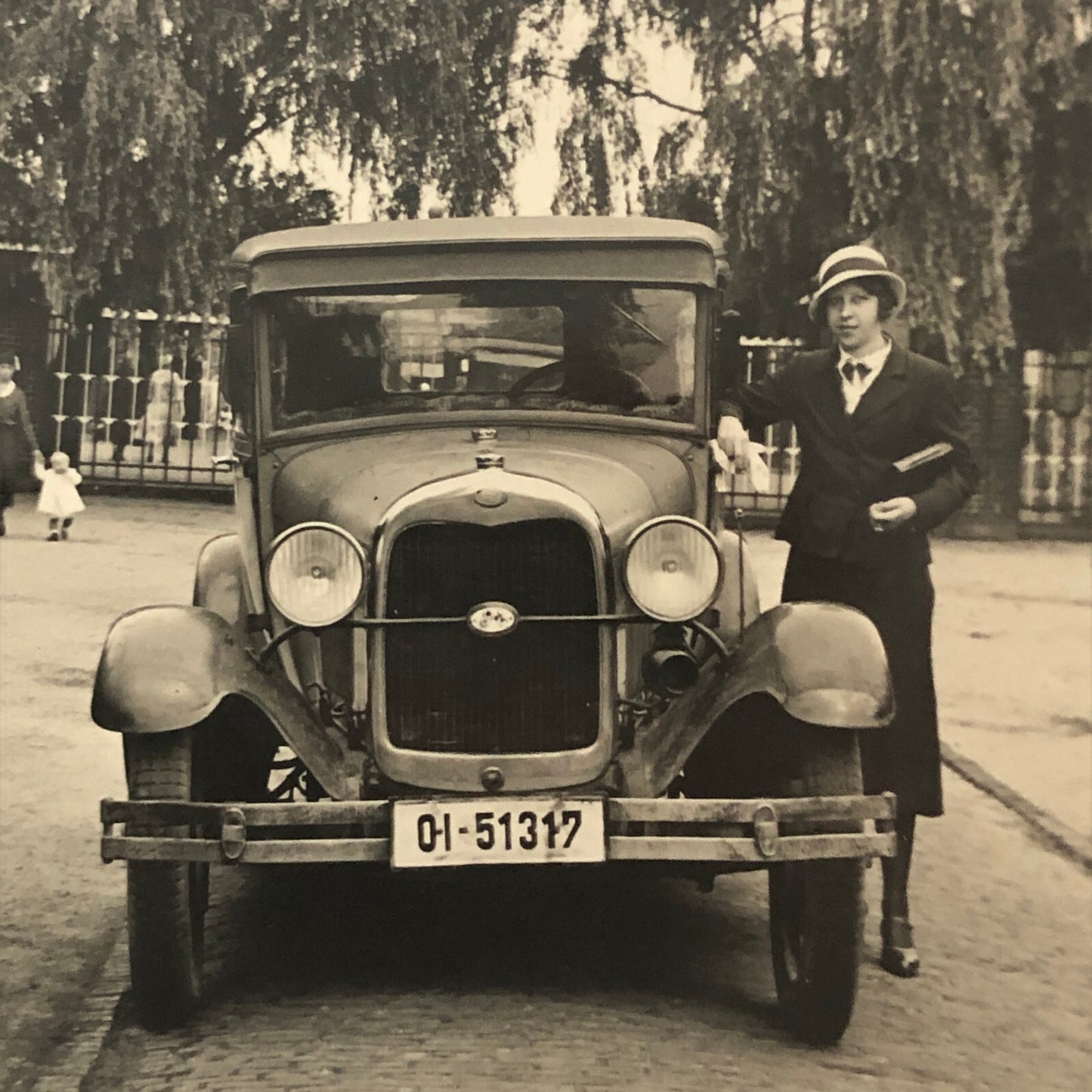 Vintage Photo Photograph Lot People with Anique Car Automobile AL22SM1