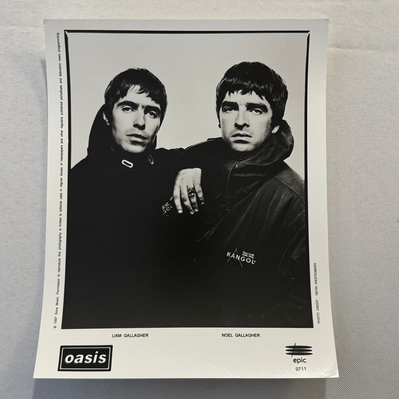 Oasis Publicity Press Photo Photograph Liam Gallagher Noel Gallagher 1997