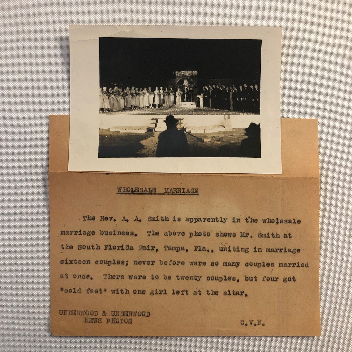 Press Photo Photograph Reverand Marries 16 Couples Wholesale Wedding Underwood