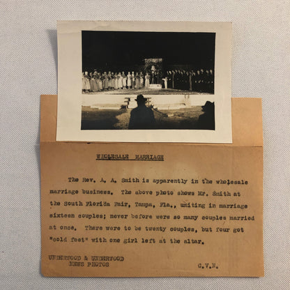 Press Photo Photograph Reverand Marries 16 Couples Wholesale Wedding Underwood