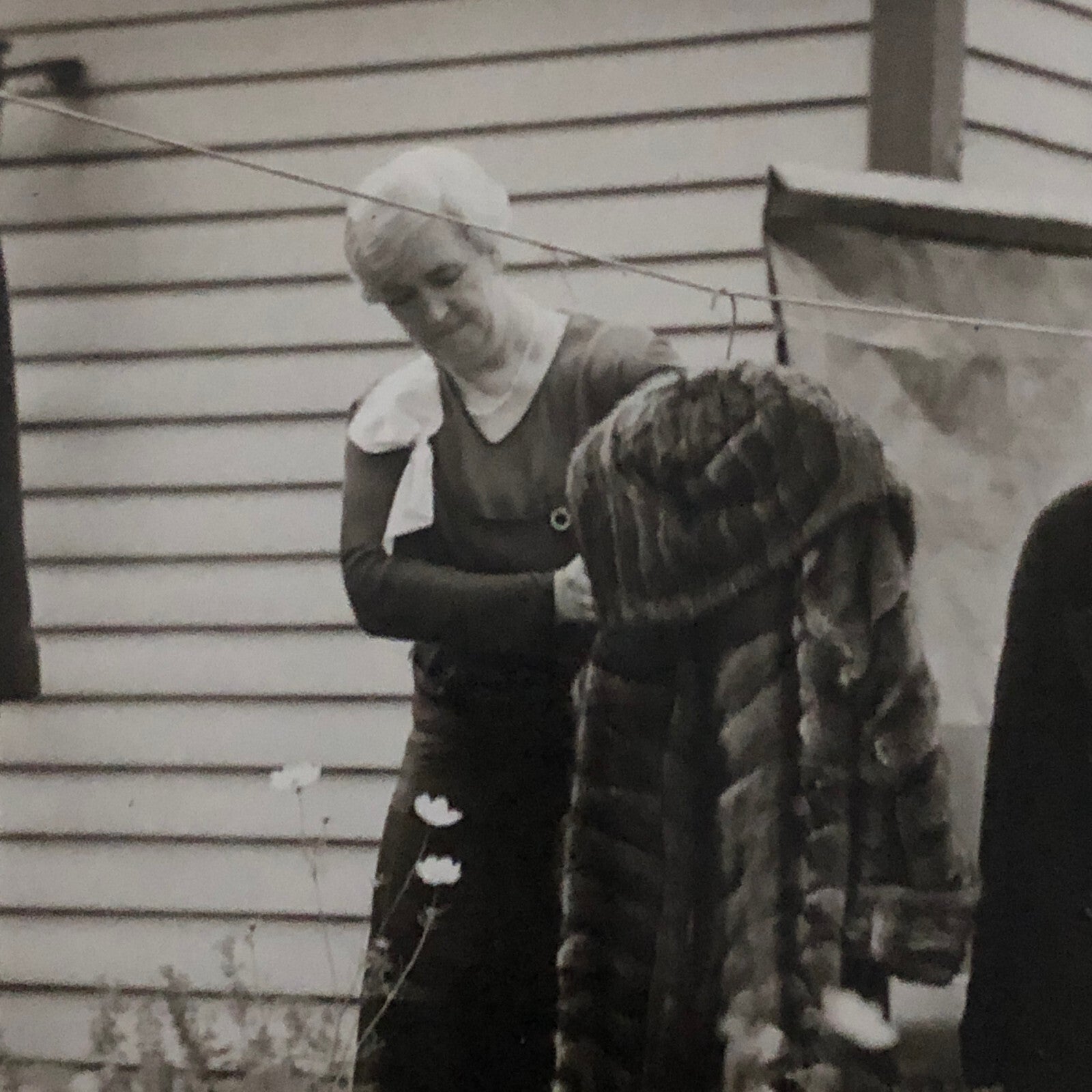 Press Photo Photograph Woman with Winter Coats on Clothesline keystone Underwood