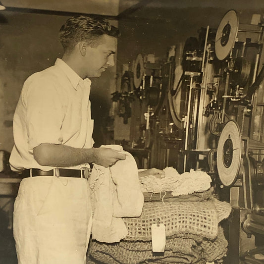 Press Photograph Photo Testing Made in America Cotton Packaging 1933 Underwood