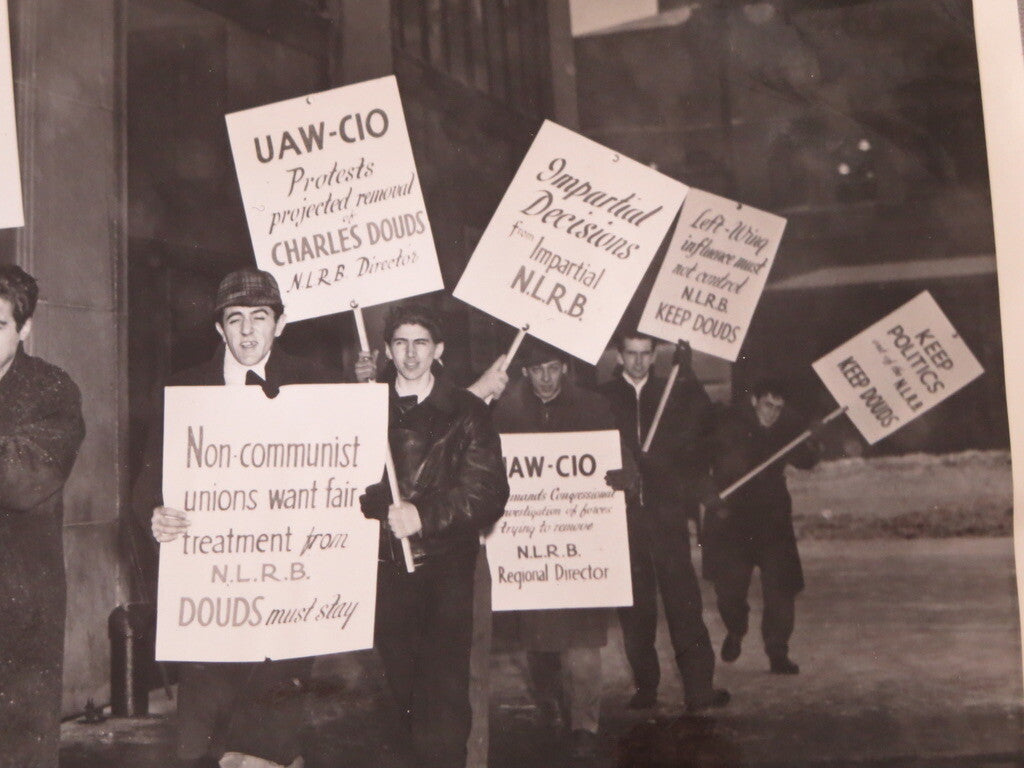 1945 Press Photo UAW CIO Workers Protest Charles T. Douds Labor Photograph