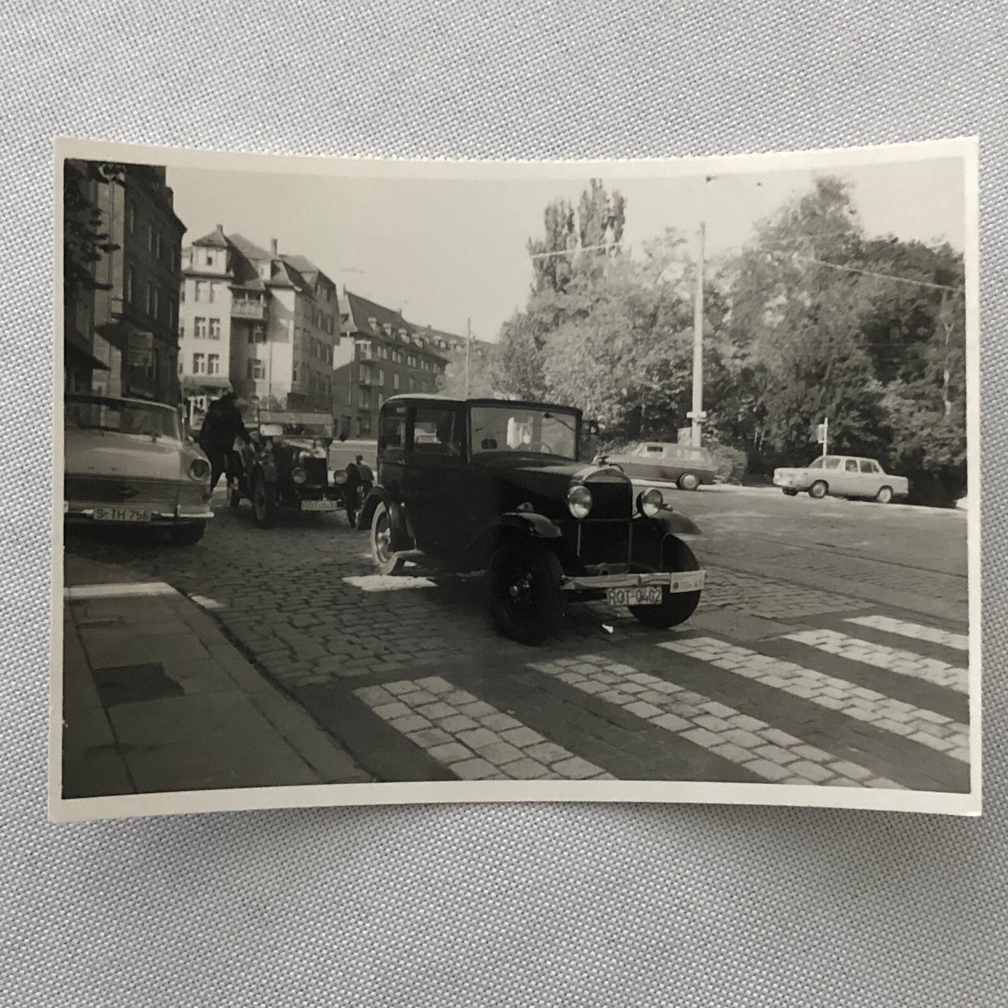 Vintage Photo Photograph Snapshot Cars Automobile + AL22SM2