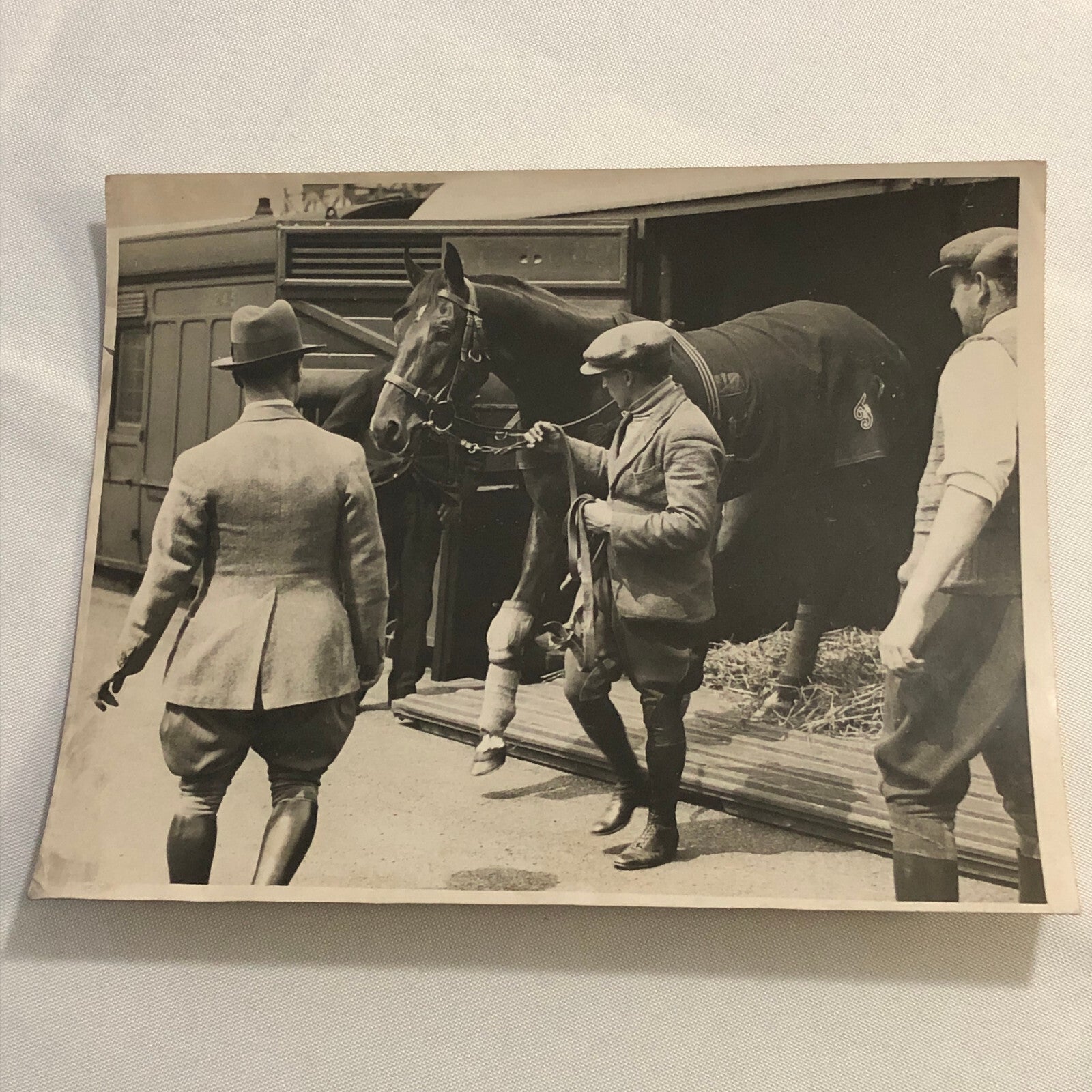 Press Photo Photograph Horse Racing Race at Epsom Manitoba Derby Favourite 1933