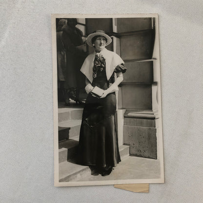 Press Photo Photograph Opening of Royal Acadmy Woman Fashion Dress 1933