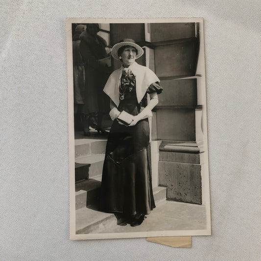 Press Photo Photograph Opening of Royal Acadmy Woman Fashion Dress 1933
