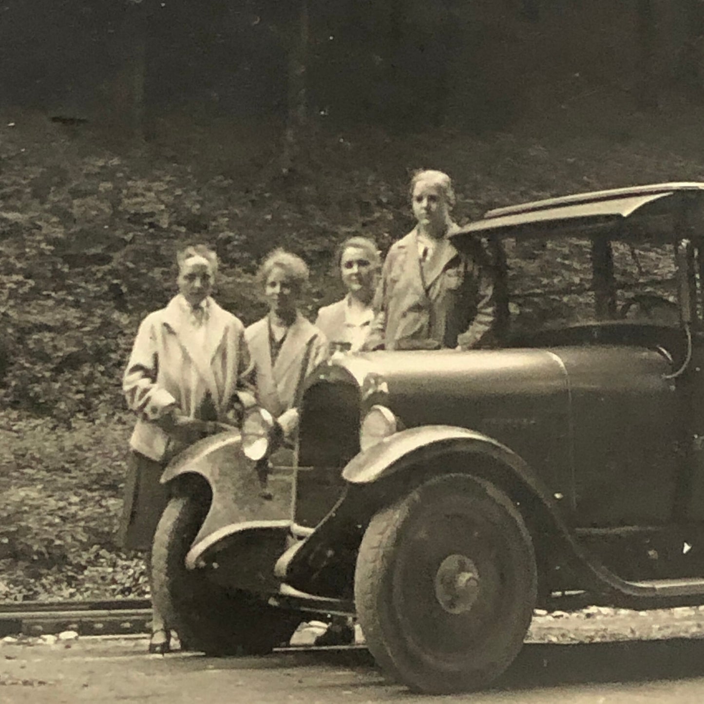 Vintage Photo Photograph People with Car Automobile People  - Tag AL22SM2