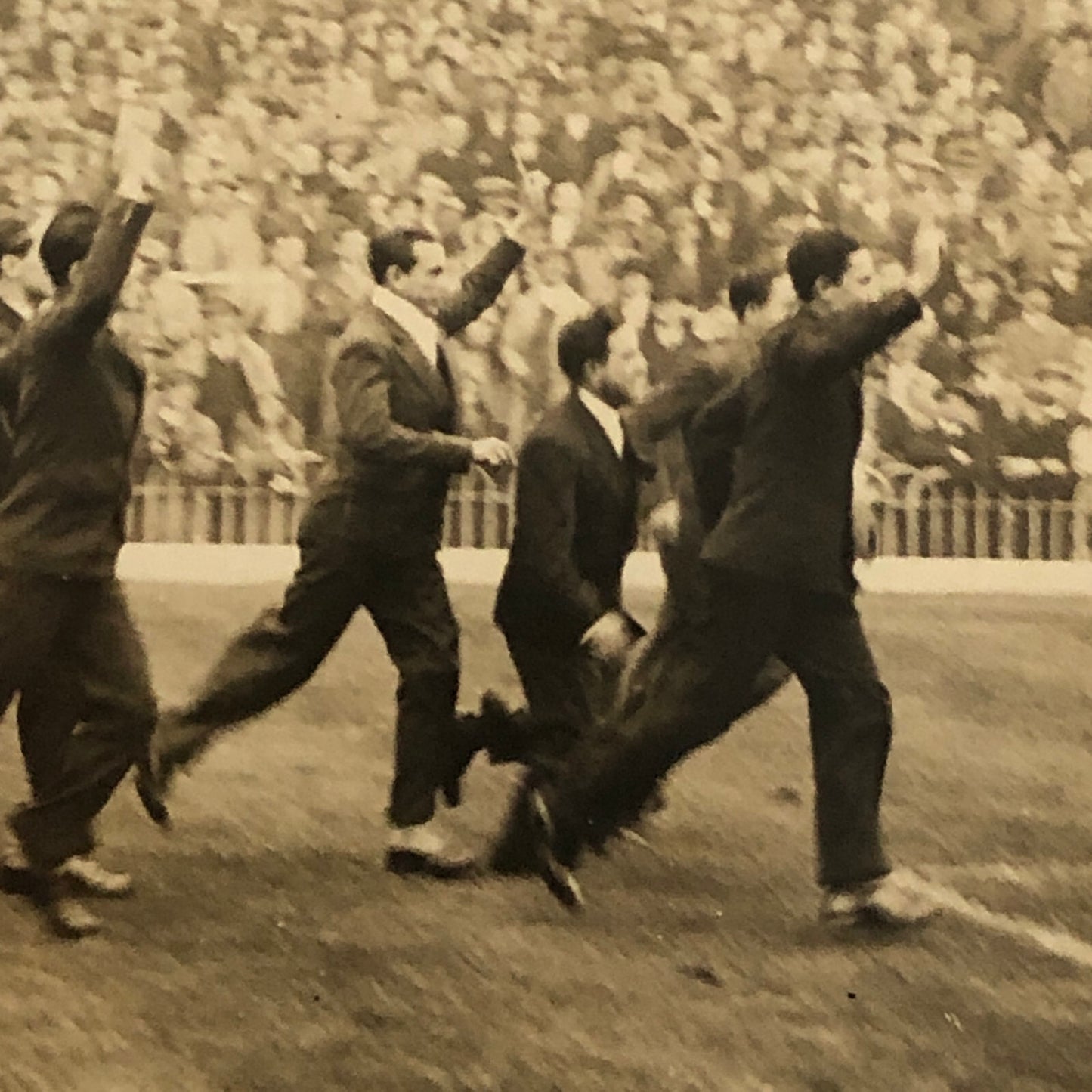 Press Photo Photograph Soccer Football 1933 Peruvian Team Arsenal v New Castle