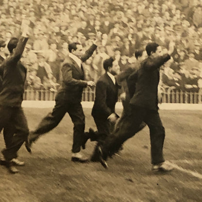 Press Photo Photograph Soccer Football 1933 Peruvian Team Arsenal v New Castle