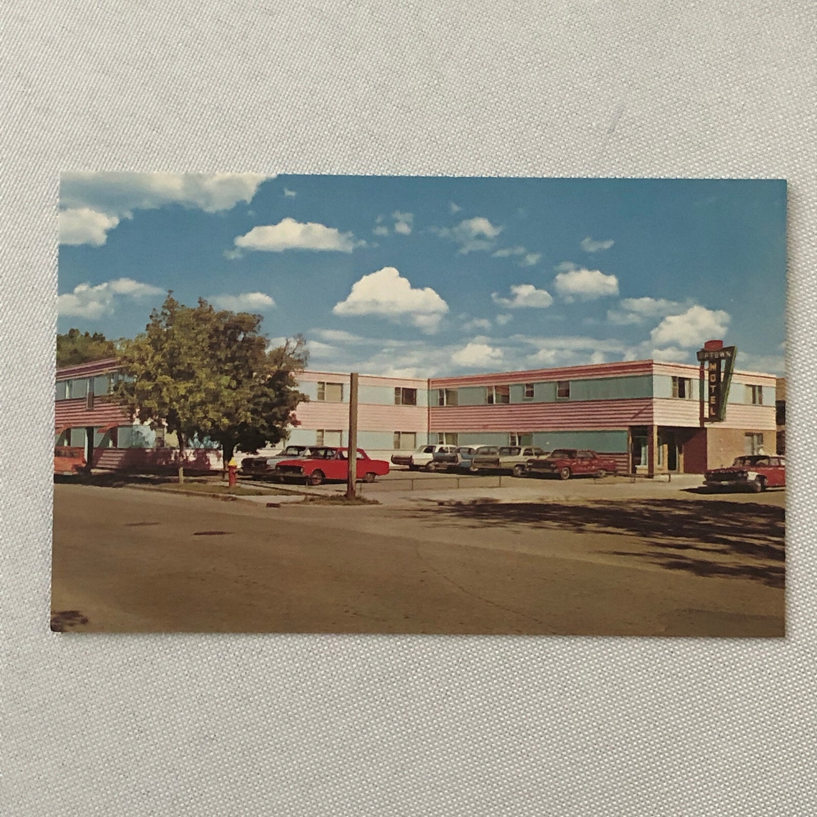 Vintage Postcard Post Card Uptown Motel Estevan Saskatchewan Cars
