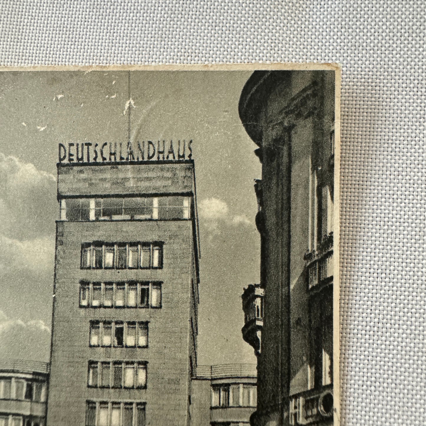Vintage German Postcard Post Card Essen Deutschlandhaus Building Car Automobile