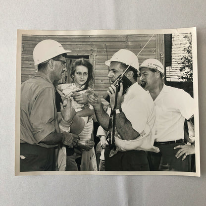 Vintage Press Photo Photograph - Rescue Workers Carrying Children Disaster 