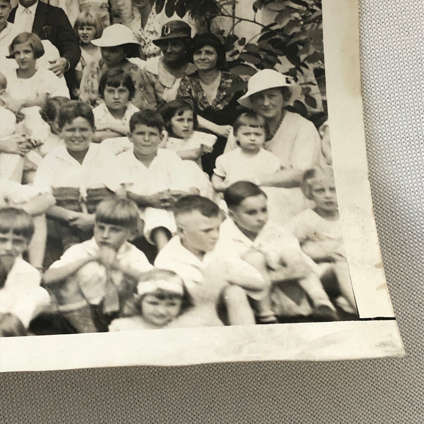 Press Photo Photograph Large Group of Children People Underwood Photo