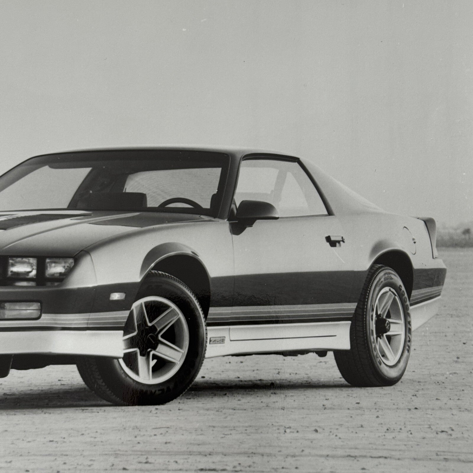 1987 Chevrolet Camaro Z28 Factory Press Publicity Photo Photograph Chevy Z-28